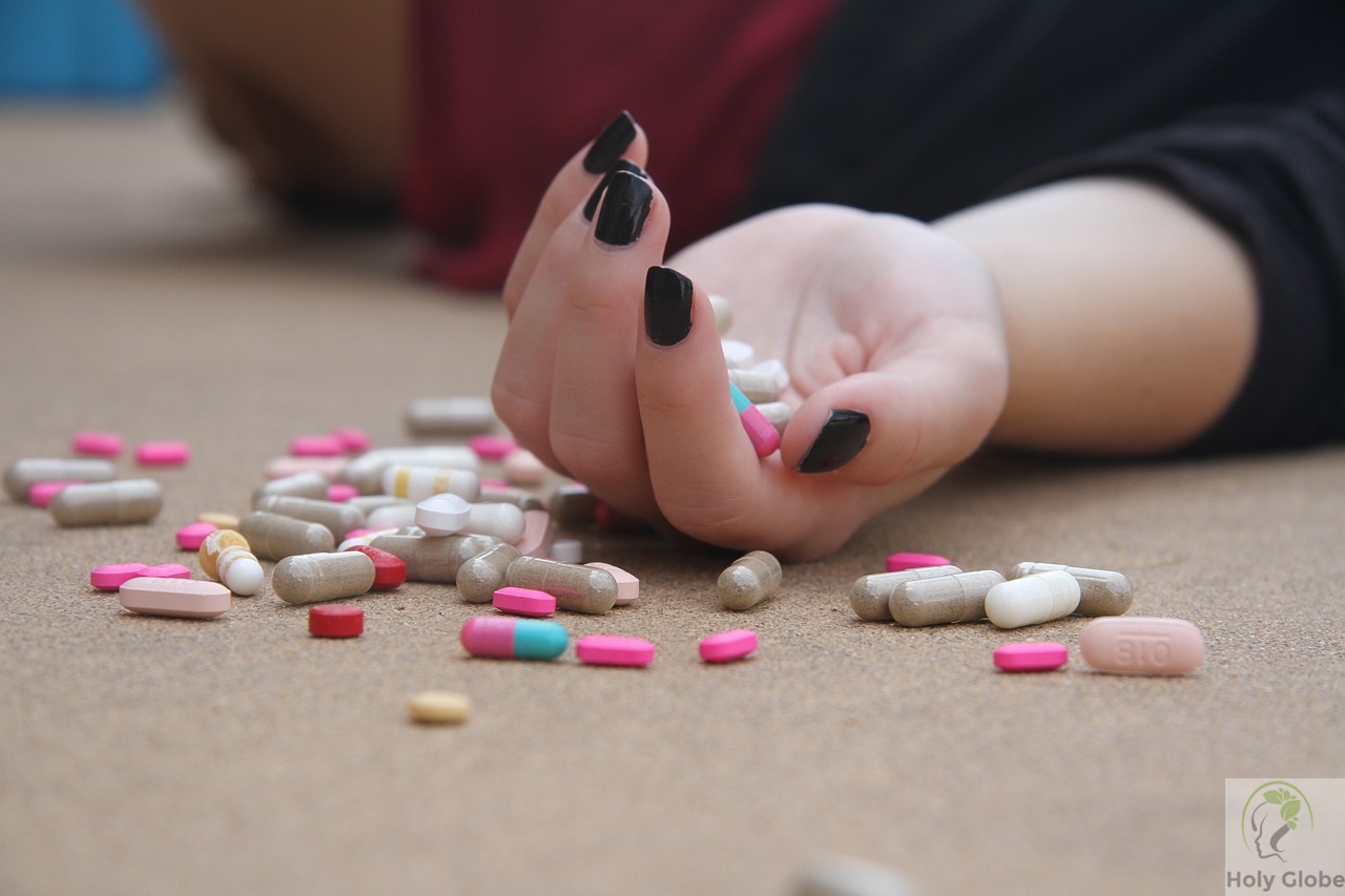 Image showing a hand and tablets drug problem